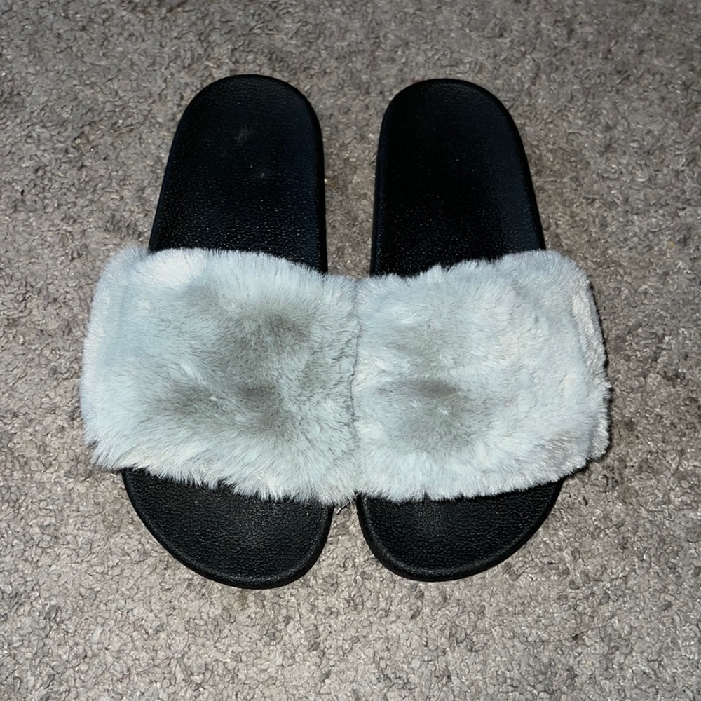 Women’s Faux Fur Slides Size 11